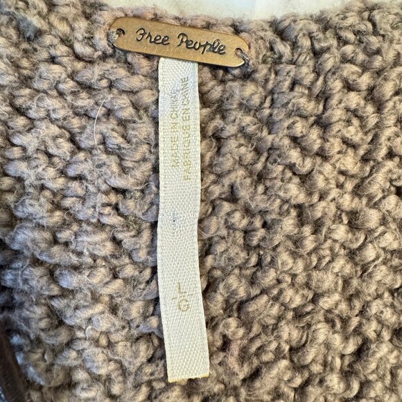 FREE PEOPLE Oversized Brown Textured V-Neck Short Sleeve Sweater - Picture 3 of 6